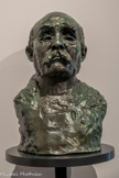 <center></center>Auguste Rodin
Paris, 1840 - Meudon, 1917
Portrait en buste de Georges Clémenceau
(1841-1929)
Bronze
Auguste Rodin commence en 1911 à travailler à la réalisation d'un buste de Clémenceau, alors sénateur du Var et ancien président du conseil et ministre. Ce dernier, réputé exigeant et difficile à satisfaire, se plaint de l'image de 