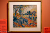 <center></center>Paysage, arbres au bord de l’eau ou Château d’Agay
Louis Valtat
(1869, Dieppe — 1952, Paris)
Aquarelle sur papier gris, 44,5 x 46 cm Collection particulière
Par sa position à l’entrée de la baie d’Agay, à proximité de la gare et du Grand Hôtel, le château d’Agay, édifié au XVIIe siècle, constitue un point de repère visuel majeur dans le paysage et est, à ce titre, régulièrement représenté par les artistes.
Agay devient rapidement un lieu de sociabilité prisé par l’élite intellectuelle en villégiature : autour de l'édifice, plusieurs villas sont progressivement construites, dont la villa Claudine, propriété de la chanteuse et comédienne Polaire, où. séjourne notamment Colette. Partiellement détruit pendant la Seconde Guerre mondiale puis reconstruit, le château demeure étroitement associé à l’identité historique d’Agay.