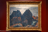 <center></center>Rochers de l’Estérel
Louis Valtat
(1869, Dieppe - 1952, Paris)
Huile sur toile, 81 x 100 cm Cahors, Musée Henri-Martin Inv. 1925.1.3
Si Valtat ne teinte pas ici la roche de son rouge caractéristique, celle-ci n’en paraît pas moins puissante. Au pied de son imposante silhouette mise en valeur par le contre-jour, le personnage allongé se devine à peine et ne se révèle qu’une fois l’œil accoutumé à la multitude de touches.
La correspondance entre la jeune femme et la roche est d’une grande délicatesse : toutes deux sont peintes dans les mêmes tons bruns, bleus et rouges, tandis que la courbe des reins de l’une fait écho à la découpe minérale de l’autre. Un sentiment de sérénité traverse l’œuvre, qui renvoie à notre propre présence dans l’Estérel et à la relation sensible entretenue avec ses paysages.