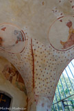 <center>Chapelle Notre-Dame de Ben-Va</center>Aux quatre points cardinaux on retrouve les traces très effacées du TETRAMORPHE. On semble discerner le médaillon de St jean (aigle), de Matthieu (l'homme), de Marc (le lion), et de Luc (le taureau).