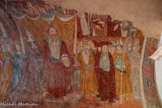 <center>Chapelle Notre-Dame de Ben-Va</center>Trônant en majesté sous un dais tenu par des anges, apparaît la figure du Christ Roi dans le dogme de la Trinité. Dieu le Père sévère et barbu, surmonté de la colombe de l'Esprit Saint.
Les mains et les pieds marqués par les stigmates de la croix. Le Christ en gloire à la fois souverain et justicier. A ses cotés la figure rassurante de sa mère, les mains jointes, se tourne suppliante vers son fils. On y observe une figuration de la société médiévale, de sa hiérarchie, et de ses ordres spirituel et temporel. Le groupe clergé est bien représenté : un pape, des cardinaux, des évêques et des abbés. Le peintre en serait-il un membre ? En revanche le monde paysan est absent.
