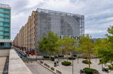 <center>Place Henri Verneuil</center>La rue et la porte nord des docks.