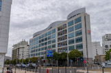 <center>Boulevard de Dunkerque</center>L'immeuble Le Sextant a été conçu par les architectes marseillais Laurent Mathoulin et Sophie Jardin, développé par les équipes Promotion Résidentiel de BNP Paribas, de manière à permettre une grande liberté d'aménagement des plateaux pouvant accueillir aussi bien des espaces ouverts que des bureaux cloisonnés. Il est constitué de bureaux sur 7 niveaux, 3 sous-sols et 131 places de parking. A droite, l'école Chevalier Paul.