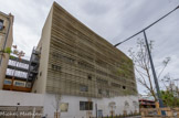 <center>Boulevard de Paris</center>La Cité Scolaire Internationale (CSI) Jacques Chirac de Marseille. Côté Ouest. A gauche, l'ancien Dock des Suds.C'est un ancien lieu culturel et associatif marseillais qui était consacré aux musiques du monde et à des manifestations alternatives. Le lieu connaît cette vocation depuis 1998, quand l'association Latinissimo décide d'y créer un lieu qui allie salles de spectacles, espaces de vie, de fêtes et d’expositions. Auparavant le bâtiment portuaire servait au stockage d’épices. En 2005 le lieu est détruit par un incendie provoqué par la foudre, il est reconstruit en 2007