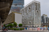 <center>Quai du Lazaret</center>L’immeuble le Balthazar a été  imaginé par l’architecte Roland Carta en 2014. Côté mer, il présente une façade composée de lames métalliques tressées, couronnée par une colonnade de béton blanc. Balthazar est le premier immeuble de bureaux BBC (Bâtiment Basse Consommation) d’Euroméditerranée 1 et certifié HQE.