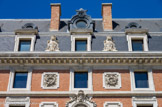 <center>Place de la Joliette.</center>Façade d'entrée des docks.