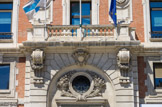 <center>Place de la Joliette.</center>Façade d'entrée des docks.