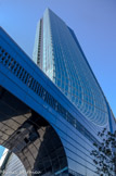 <center>Tour CMA CGM</center>L'inflexion de la façade a été calculée par ordinateur, c'est une assemblage de 6000 panneaux de verre, tous différents.