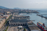 <center>Vue du sommet de la tour La Marseillaise.</center>A gauche, la cathédrale, la tour du fanal, le  Mucem, le Pharo.