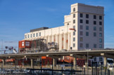 <center>Le Silo.</center>Le silo à céréales d’Arenc, géré depuis 1947 par la chambre de commerce, était désaffecté depuis le début des années 1980. Sa restructuration a été décidée dans le cadre d'Euro Méditerranée en 1991. Les docks ont été terminés en 1998, l'architecte étant Éric Castaldi qui a adopté le point de vue minimaliste, c'est-à-dire détruire le moins possible. Dans le même secteur, on a, ou on aura, le théâtre de la minoterie, le complexe cinématographique de Bessons,  la tour CMA-CGM qui est la troisième compagnie de fret du monde, le MUCEM, le CEREM, regards de Provence.