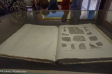 <center>La Description de l’Égypte</center>Fruit de l’expédition, c'est une des plus grandes entreprises éditoriales connues.
Entre 1802 et 1829, l’ingénieur Jomard assume la plus grande partie du travail éditorial. 43 anciens membres de l’expédition livrent 157 mémoires, les meilleurs graveurs produisent 930 planches d’illustration. Sont sollicités imprimeurs, papetiers, relieurs, libraires.
La première édition, dite “impériale”, est tirée entre 1809 et 1829 à 1000 exemplaires par l’Imprimerie impériale puis royale. Les 19 volumes de textes et de planches se répartissent en trois thématiques : Antiquités, Histoire naturelle et État moderne auxquelles s’ajoutera un Atlas.
L’introduction historique est confiée à Joseph Fourier, préfet du département de l’Isère et ancien secrétaire perpétuel de l’Institut d’Égypte. Il s’adjoint l’aide de Jacques-Joseph Champollion-Figeac. La seconde édition, tirée à 1000 exemplaires en 1820, par l’imprimeur Panckoucke, remporte un grand succès commercial.
La Description participe à la fascination qu’exerce la civilisation égyptienne sous l’Empire.
1821-1830 Édition Panckoucke