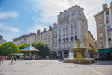 <center>La place Grenette.</center>Autrefois Champ-du-Breuil, puis place du Breuil, la place porte le nom de place de la Granaterie et enfin celui de place Grenette, probablement, dès la fin du XVIe siècle lorsque Lesdiguières fit démolir l'ancienne enceinte, intégrant ainsi la place dans la ville.