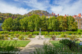<center>LE JARDIN DE VILLE</center>Le Duc de Lesdiguières fit tracer le jardin à la française au milieu duquel il est statufié sous les traits d'Hercule, et fit bâtir des terrasses.