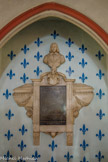 <center>LA COLLEGIALE SAINT-ANDRÉ.</center>Sur une paroi de la collégiale Saint-André est visible le mausolée de Pierre Terrail, le fameux chevalier BAYARD (1476-1524).
Ce gentilhomme dauphinois entra au service des rois de France (Charles VIII, Louis XII et François Ier) et s’illustra dans toutes les guerres d’Italie (il mourut sur le champs de bataille en Lombardie). Il contribua amplement à la fameuse victoire de Marignan. Bayard fut l’un des derniers représentants de la chevalerie médiévale, peu adaptée à la guerre 