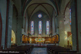 <center>LA COLLEGIALE SAINT-ANDRÉ.</center>La collégiale Saint-André est un édifice d'une remarquable homogénéité fondé au XIIIe siècle par André Dauphin. La collégiale Saint-André de Grenoble avait été voulue par son fondateur comme chapelle palatine et nécropole de sa dynastie à la suite de l'inondation de Grenoble en 1219.
Le parti de nef unique, transept bas, chevet carré et clocher latéral (couronné par une belle flèche octogonale en tuf), associé à l'emploi de la brique, constitue un véritable manifeste d'une mode architecturale spécifiquement dauphinoise, des XIIIe et XIVe siècles. Cette église au style pur et dépouillé abrita le tombeau des dauphins, détruit en 1562 par les troupes protestantes du baron des Adrets durant les guerres de Religion