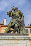 <center>Place Saint André.</center>La statue de Bayard, (bronze, 1822) est l'œuvre du sculpteur Nicolas Raggi. Elle représente le chevalier Bayard blessé. L'homme s'appuie contre un rocher et se soutient de la main gauche en approchant la garde de son épée (évoquant une croix) de ses lèvres. Il est vêtu de son armure et son casque est posé à terre. 
À l'origine, le monument était entouré d’une grille. Sur le piédestal, on peut lire à l'avant, plusieurs inscriptions, dont : 
    « A BAYARD / NE EN 1476 / MORT A REBECQ LE 30 avril 1524 »
    « DIEU ET LE ROI, VOILA NOS MAITRES / ONC N'EN AURAI D'AUTRES »