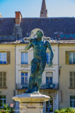 <center>LE JARDIN DE VILLE</center>Hercule. Bronze à la cire perdue. Copie moderne d'un bronze italien de la seconde moitié du XVIe siècle.