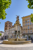 <center>La fontaine des trois ordres.</center>La fontaine des trois ordres, également appelée fontaine du centenaire, est un monument commémoratif des évènements pré-révolutionnaires de l’été 1788 à Grenoble que sont la journée des Tuiles et la Réunion des états généraux du Dauphiné qui font de Grenoble le berceau de la Révolution française. Le député Gustave Rivet prend l’initiative en août 1886, de lancer l’idée de la construction d’un monument à la gloire du centenaire de la pré révolution dauphinoise. Le sculpteur grenoblois Henri Ding, professeur à l’école des Beaux arts de la ville, est retenu pour réaliser le monument. Le 3 septembre 1889, un conseil municipal accepte le projet d’une fontaine. L’inauguration a lieu le 4 août 1897 sous la municipalité de Stéphane Jay et en présence du président de la République, Félix Faure.