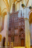 <center>La cathédrale Notre-Dame</center>Dans le chœur, du côté droit, on admire le ciborium qui fut commandé en 1455 par l'évêque Siboud Alleman. De style gothique flamboyant, en pierre de Voreppe, haut de 14 mètres, cet ouvrage se présente comme une sorte de façade très ouvragée, terminée par un clocher à arcs-boutants, orné de crochets. L'armoire à ciboire elle-même est au premier étage de cette construction, encadré par des niches vides dont les statues furent détruites en 1562 par les calvinistes du baron des Adrets lors des guerres de Religion. La partie droite habille une porte en simulant une façade avec baie en arc brisé, surmontée d'un gâble et d'arcatures décoratives.