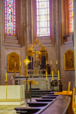 <center>La cathédrale Notre-Dame</center>Les panneaux : Présentation de Jésus, Adoration des bergers (à droite), Présentation de Marie, Adoration des mages (à gauche).