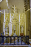 <center>La cathédrale Notre-Dame</center>Au fond de la nef, se trouvent des fonts baptismaux en marbre blanc que fit réaliser Philibert de Bruillard (1826-1853), en remplacement de ceux où furent baptisés les Grenoblois célèbres Antoine Barnave et Stendhal, entre autres.