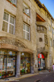 <center>LA TOURELLE DE L'HÔTEL RABOT</center>Trois rois de France séjournèrent dans cette demeure : Charles VIII, Louis XII et François Ier. C'est le premier des trois qui donnera l'autorisation en 1494 de percer le rempart romain afin d'accéder à son jardin situé de l'autre côté du rempart, créant ainsi le futur porche du 