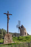 <center>Le moulin Saint-Roch</center>Dans les années 1990, la croix implantée sur la tour fut déplacée, les ailes, la toiture et l'ensemble du mécanisme furent recréés pour redonner vie à ce monument.