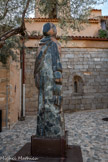 <center>Le Moine. </center>Cécile de Kock. La statue est en serpentine.