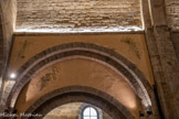 <center>L’église romane Saint-Michel</center>Antérieurement, les murs étaient recouverts d'un enduit de couleur ocre et peut-être entièrement ornés d'un décor peint comme on peut encore en apercevoir quelques vestiges.
