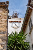 <center>L’horloge</center>Ce beffroi sert à porter l'horloge qui rythme les heures de travail. Il a probablement été bâti au XVIe ou XVIIe siècle. Le 