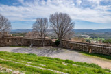 <center>Le château de Grimaud </center>Au XIVe siècle, le rempart du village vient rejoindre les fortifications seigneuriales.