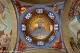 <center>Le monastère orthodoxe Saint Michel du Var</center>Le dôme, avec le Christ pantocrator, tenant un livre et esquissant un geste de bénédiction, ses deux doigts tendus symbolisant sa double nature, humaine et divine,  et les trois autres joints figurant la Trinité : c'est le Christ représenté en 