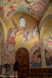 <center>Le monastère orthodoxe Saint Michel du Var</center>Transept à droite. Porte donnant sur le cloitre. La grande fresque de l'archange St Michel dirigeant les anges contre le Démon.