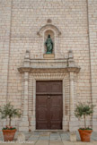 <center>Lorgues</center>Porte centrale avec la Vierge.