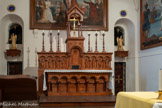 <center>L’ermitage de Saint-Ferréol</center>Le bel autel en chêne sculpté orné de représentations de personnages historiques tous proches des Franciscains, qui eurent soin du lieu.