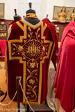 <center>L’ermitage de Saint-Ferréol</center>Un ensemble de vêtements liturgiques richement ornés, du XVIIIème siècle