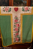 <center>L’ermitage de Saint-Ferréol</center>Un ensemble de vêtements liturgiques richement ornés, du XVIIIème siècle