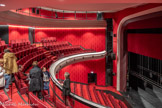 <center>Montélimar</center>Théâtre Emile Loubet. La fabrication et l'installation de rambardes en staff pour les balcons, du cadre de scène et du magnifique plafond aux formes aériennes et courbées ont été réalisées par les staffeurs ornemanistes de la Maison Rouveure Marquez .