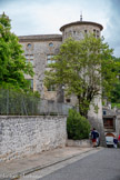 <center>Vogüé</center>Le château de Vogüé. Le château est la propriété d'une des grandes familles qui ont marqué l'histoire du Vivarais, celle des marquis de Vogüé. L’édifice présente des vestiges de sa construction des XIIe et XVe siècles. Aujourd'hui, ce lieu patrimonial est géré par l'association Vivante Ardèche.