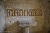 <center>Vogüé</center>Le château de Vogüé. Un petit retable sculpté (XVIe siècle), en pierre tendre, figurant le Christ et les douze apôtres, provenant de la chapelle de l'ancien château de Rochecolombe.