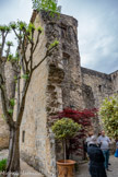 <center>Vogüé</center>Le château de Vogüé. Au milieu XIXe siècle, menaçant ruine, le donjon est abattu. Aujourd'hui, seules la partie basse et une partie d'un mur du premier étage (ici) témoignent encore de sa présence