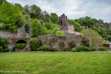 <center>Vogüé</center>Le château de Vogüé. Le jardin suspendu. Tout en haut, la tour de Viallaure.