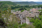 <center>Vogüé</center>Le château vu du chemin qui mène à la chapelle Sainte Cérice, et qui était, dans le passé, la route principale d’accès au village.