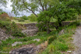 <center>Vogüé</center>Le chemin qui entoure la chapelle était , dans le passé, la route principale d’accès au village. Ce petit pont a été construit pour enjamber le ruisseau de Viallaure, et permettre l'évacuation de la production des carrières vers la gare nouvellement construite.