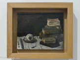 <center></center>Nature morte aux livres
Bohain, 1890 Huile sur toile
Legs de Mme Henri Matisse, 1960. C’est Matisse lui-même qui désigne cette peinture comme son « premier tableau », peint à l’âge de vingt ans, alors qu'il poursuivait encore ses études de droit.
Il s'agit d'ailleurs, selon son témoignage, de livres qui évoquent cette discipline. Le tableau est signé du nom de l'artiste inversé « essitaM. H », comme quelques-uns de ses premiers essais en peinture.