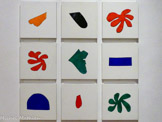 <center></center>Essais de céramiques Nice, Le Régina, 1953 Céramiste : Charles Cox
Legs de Madame Henri Matisse, 1960 Don de Madame Adélia Hazama-Rosolen, 1996. Matisse crée plusieurs maquettes en gouaches découpées dans le cadre de la commande d'une œuvre monumentale en céramique par Frances et Sydney Brody pour le patio de leur villa à Los Angeles : Fleurs et Fruits, présentée et conservée au niveau »2; Grande Décoration aux masques (National Gallery of Art à Washington); Apollon (Modema Museet à Stockholm) ; La Gerbe (Hammer Muséum à Los Angeles) et enfin, peut-être aussi, Les Acanthes (Fondation Beyeler à Bâle).