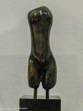 <center></center>Petit Torse mince
192?
Bronze, fonte à la cire perdue, patine brune Fonte Valsuani, 1930
Don de Madame Jean Matisse à l’État français pour dépôt au Musée Matisse, Nice, 1978