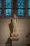 <center>Chapelle d'Isaïe</center>Statue de saint Landry, évêque de Paris, fondateur du premier hôpital Hôtel-Dieu (1654). <br> Vitrail en grisaille Édouard Didron, maitre-verrier, vers 1864