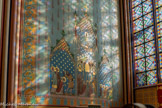 <center>Chapelle saint Denys.</center>Peintures murales, la Vie de saint Denis. <br> Vitrail en grisaille. Alfred Gérente, maître verrier  1863.