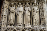 <center>Le portail de la Vierge. </center>A droite, Saint Jean-Baptiste, Saint-Etienne, Sainte Geneviève et le Pape Saint Sylvestre. Saint Denis et Sainte Geneviève sont avec Saint Marcel les saints patrons de Paris.